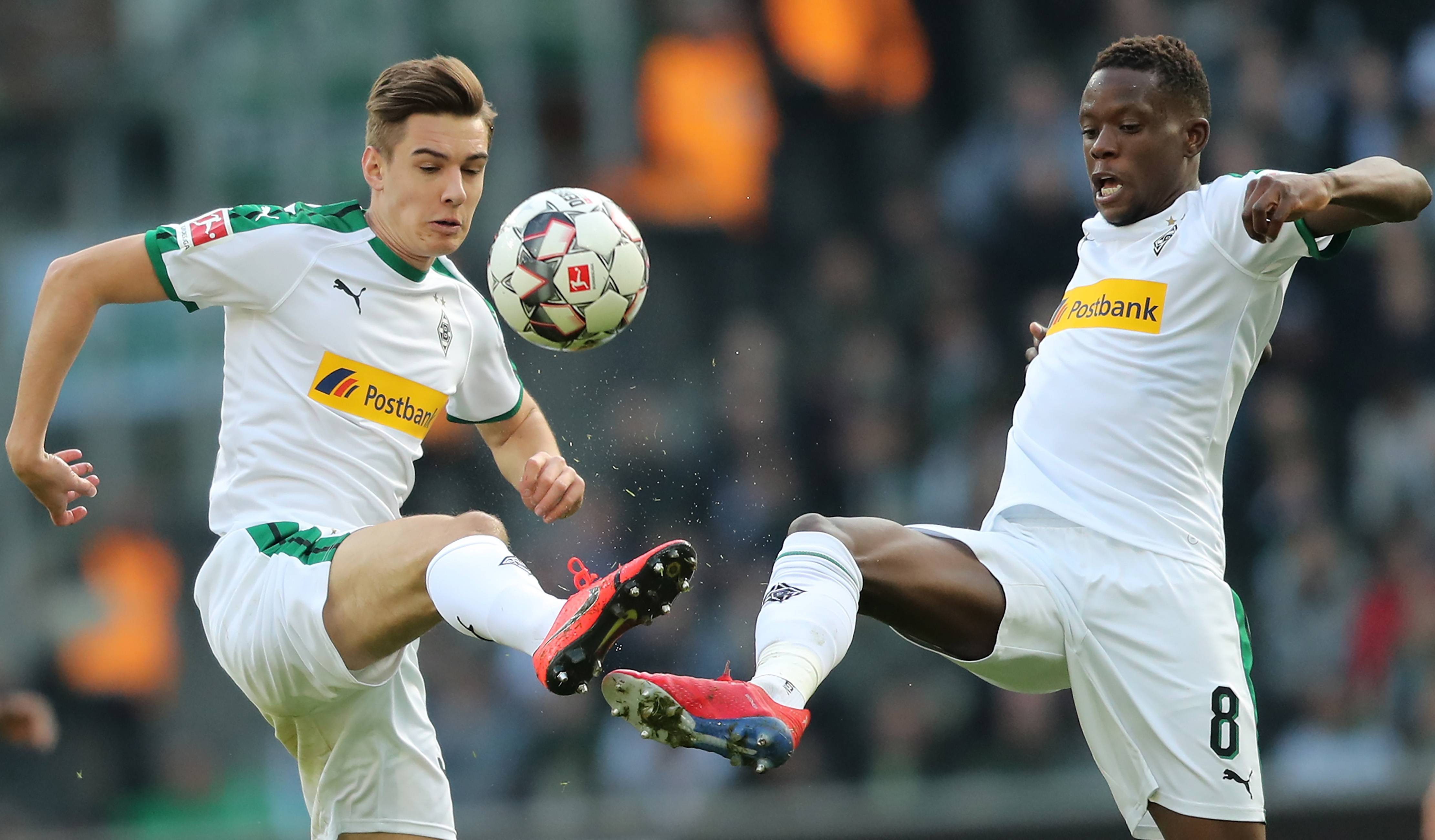 国际比赛日体能课后；门兴格拉德巴赫远射贴柱备战中超；话题不断；控场能力受关注的简单介绍