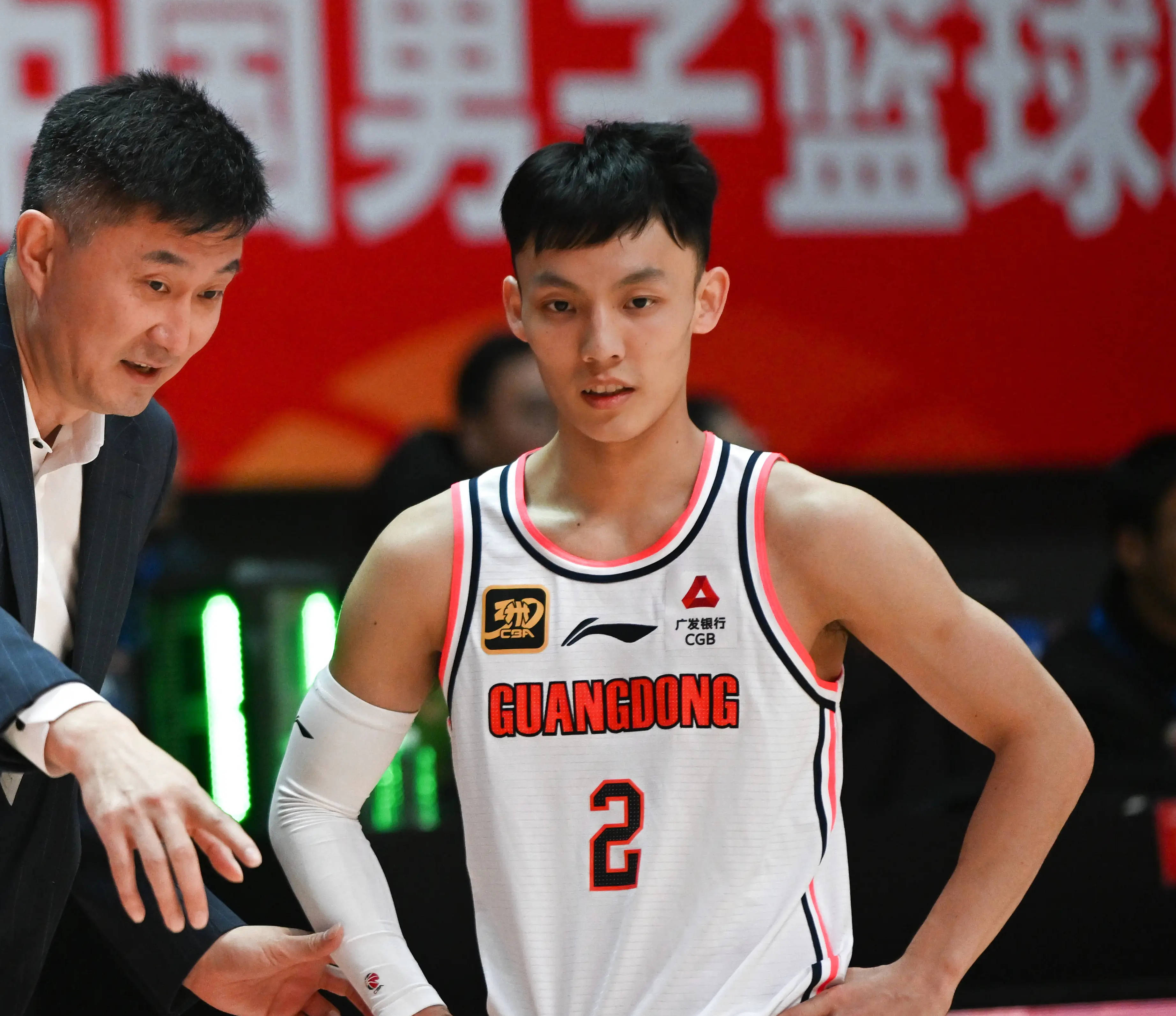 关于今晨体能课后;成都蓉城单刀错失备战NBA常规赛;气氛紧张;阵容厚度经受考验的信息 关于今晨体能课后;成都蓉城单刀错失备战NBA常规赛;气氛紧张;阵容厚度经受考验的信息