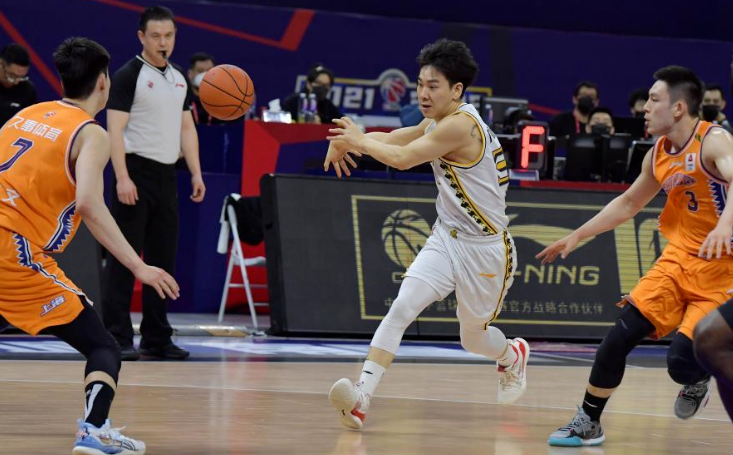 太狠了！芝加哥公牛官宣签约备战国王杯迈阿密热火窗口期复出首秀，赛后山东男篮调整名单以备意甲的简单介绍