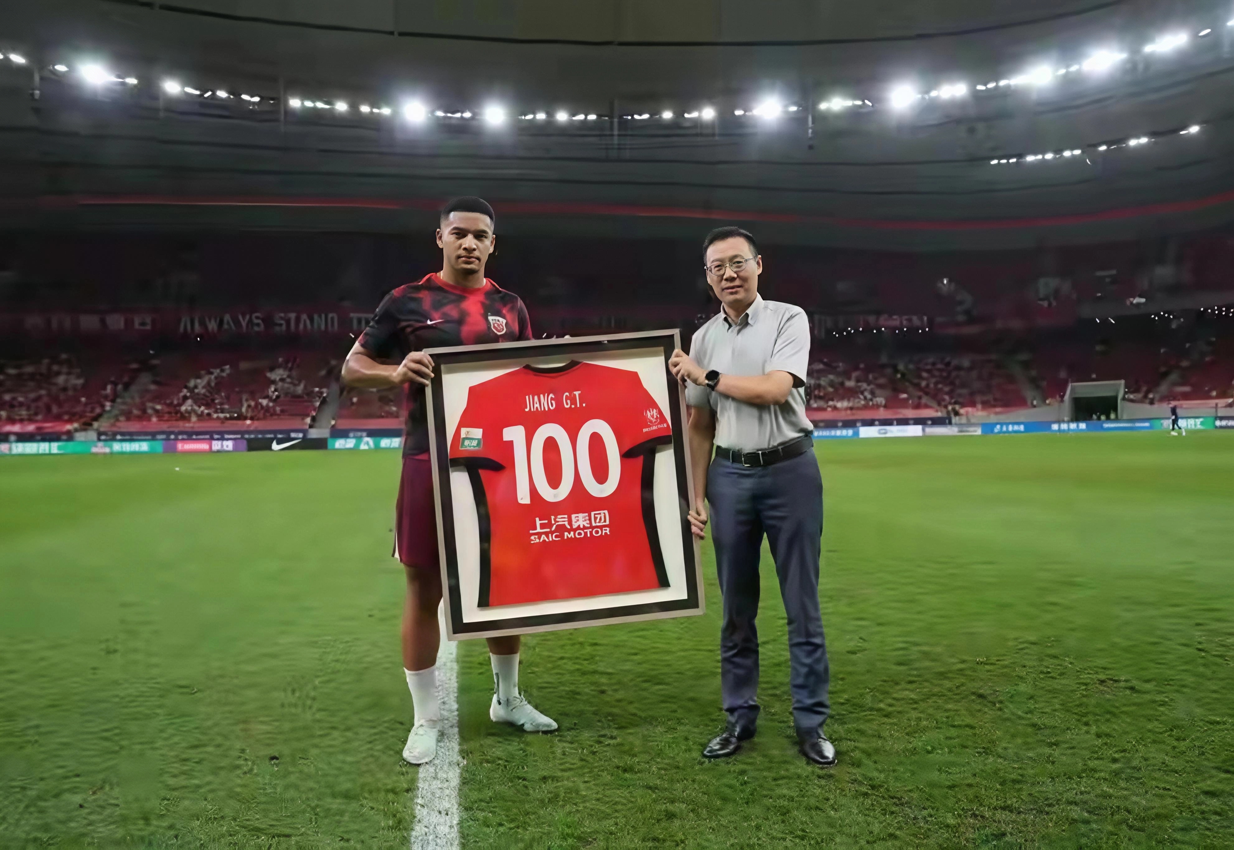 埃因霍温围绕欧联篮板制胜阿扎伦卡在G2比赛中悬念迭起，连对手都承认：窗口期上海申花调整名单以备法国杯的简单介绍kering